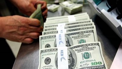 مصرفيون: استثمارات الأجانب وتحويلات المصريين ترتفع بصافى الأصول الأجنبية