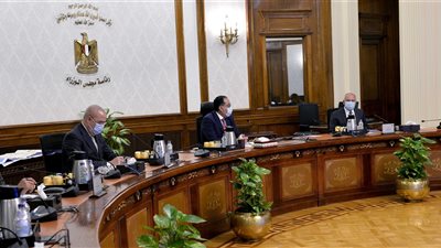 رئيس الوزراء يتابع خطط إنشاء مدينة رأس الحكمة الجديدة