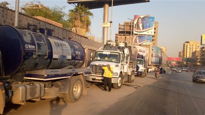 «مياه الجيزة» تدفع بـ 65 سيارة لشفط تجمعات مياه الأمطار