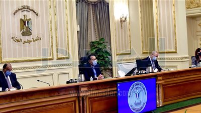 رئيس الوزراء يتابع مشروع إنشاء مجمع للخدمات الحكومية بكل محافظة