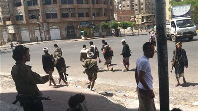 بالفيديو.. معارك طاحنة في شوارع مدينة 