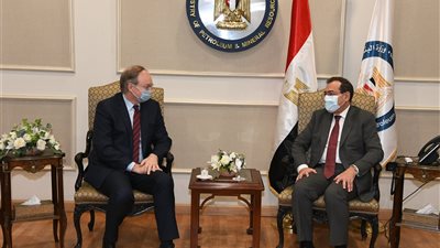 «الملا» يبحث مبادرات الشراكة بين مصر والاتحاد الاوروبى فى مجال الطاقة