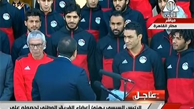 فيديو.. السيسي للاعبي المنتخب: 