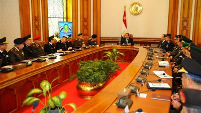 تفاصيل اجتماع السيسي بوزيري الدفاع والداخلية