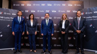 بروتوكول تعاون بين بنك أبوظبي الأول وفيزا لإطلاق بطاقة لاكي الائتمانية