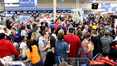 الغرفة التجارية: انتعاشة طفيفة فى مبيعات الجمعة البيضاء.. والتخفيضات وصلت إلى 50%