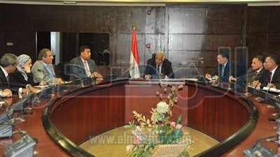 بالصور.. وزير النقل يلتقي عدد من النواب لبحث طلبات دوائرهم