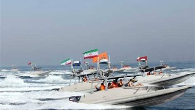 CNN: إعتراض قوارب  للحرس الثوري الإيراني  سفينة شحن تجارية في مضيق هرمز