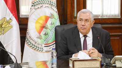 «الزراعة» تبحث مع اتحاد النحالين كيفية النهوض بصناعة العسل