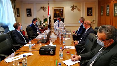 مصر تبحث مع تحالف إيطالى التعاون فى صناعة أتوبيسات تعمل بالغاز الطبيعى