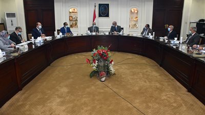 «الجزار» يوجه بسرعة تشغيل محطات الصرف الصحى الجديدة بالجيزة