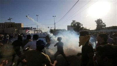 إصابات في اشتباكات بين الشرطة ومتظاهرين بالعراق