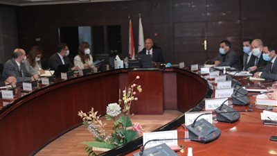 «الوزير» يبحث مع «الأوروبى لإعادة الإعمار» موقف المشروعات المشتركة