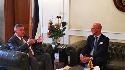 وزير قطاع الأعمال يتابع موقف توريد معدات إيطالية للغزل الحديث بقيمة 540 مليون يورو