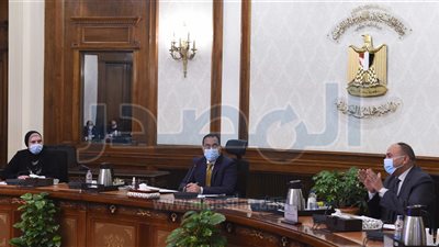 «مدبولي» يتابع تنفيذ توجيهات الرئيس بتيسير إجراءات استيراد مستلزمات الإنتاج