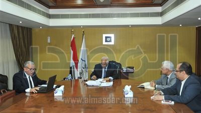 بالصور.. وزير النقل يستعرض خطط تطوير ميناء دمياط