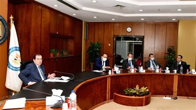 «البترول» توجه بالإسراع في تنفيذ برنامج زيادة محطات تموين الغاز الطبيعي