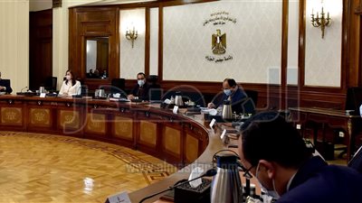 رئيس الوزراء يبحث آليات تسوية مديونيات هيئة السكك الحديدية