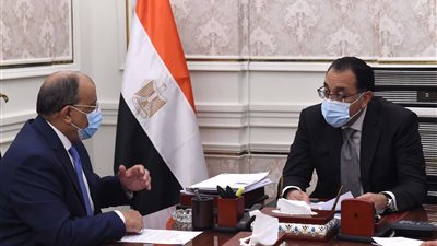 الحكومة تضع تصور لتنظيم عمل سيارات التاكسي والنقل التشاركى