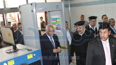 بالصور.. وزير النقل يفتتح مداخل جديدة للجمهور بمحطة العتبة