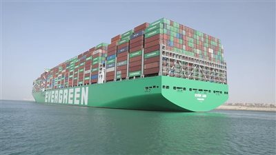 قناة السويس: العبور الأول لسفينة الحاويات EVER AIM بحمولة 241 ألف طن