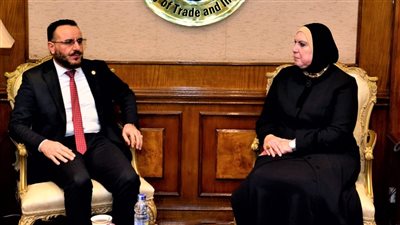 وزيرة التجارة تبحث سبل تطوير العلاقات الاقتصادية المشتركة مع ليبيا