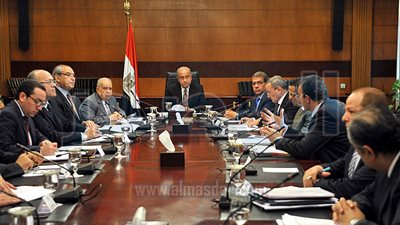 رئيس الوزراء يبحث مع محافظ المنيا تطبيق قانون المحاجر الجديد.. ويهدد 