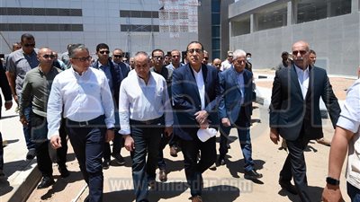 رئيس الوزراء يوجه بالانتهاء من أعمال تطوير مطار شرم الشيخ قبل 30 يونيو