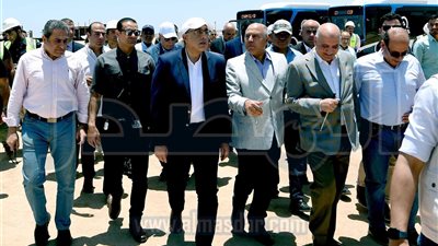 «مدبولي» يتفقد أعمال تنفيذ محطات شحن الأتوبيسات بالكهرباء بشرم الشيخ