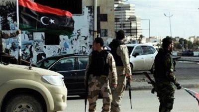 مقتل 3 جنود ليبيين وإصابة أكثر من 10 في تفجير انتحاري بوسط بنغازي