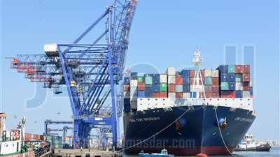 موانئ بورسعيد تستقبل 6 سفن حاويات