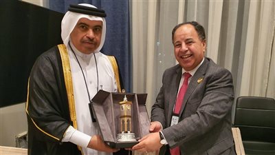 وزير المالية يبحث مع نظيره القطرى سبل تشجيع الاستثمارات المشتركة