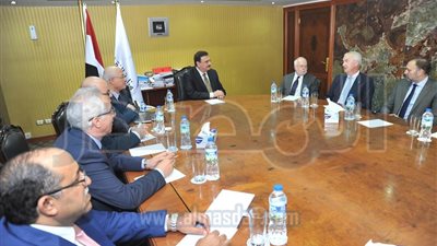 بالصور .. وزير 