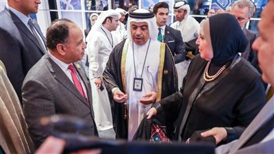 نيفين جامع ووزيرا مالية مصر وقطر يتفقدون معرض تراثنا للحرف والمشغولات اليدوية