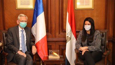 مصر وفرنسا يوقعان بروتوكول تمويل مشروع توريد 55 قطار.. يناير المقبل