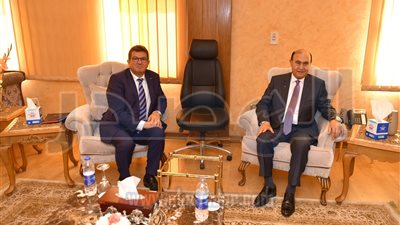 الفريق مميش يستقبل وزير الدولة للشئون الاقتصادية بولاية بافاريا الألمانية