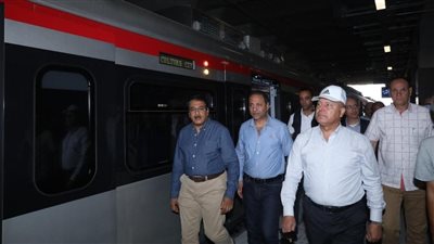 «الوزير» يتابع جاهزية المرحلتين الأولى والثانية من مشروع القطار الكهربائي الخفيف 