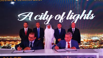 وزير قطاع الأعمال يشهد توقيع عقد تطوير كورنيش المقطم بتكلفة 32 مليار جنيه