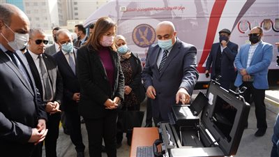 «التخطيط» تسلم دفعة جديدة من المراكز التكنولوجية الخدمية المتنقلة