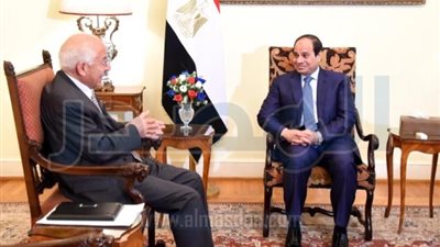 فاروق الباز يقدم لـ 