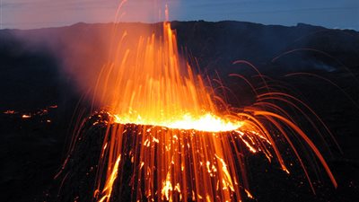 بالفيديو.. ثوران بركان 