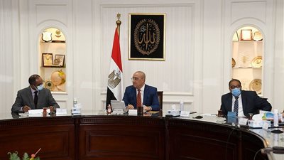 «الجزار» يتابع توصيل الصرف الصحى للمناطق الريفية ضمن «حياة كريمة»