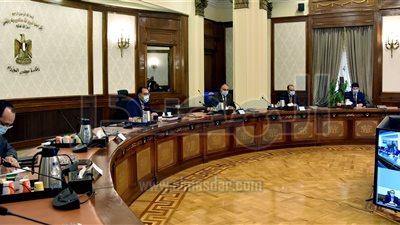 «مدبولى» يتابع مشروعات الرى الحديث وتبطين الترع والزراعات التعاقدية