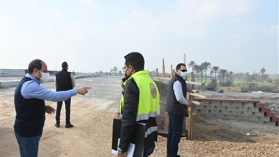 الرئيس السيسى يتفقد الطريق الدائرى الأوسطى