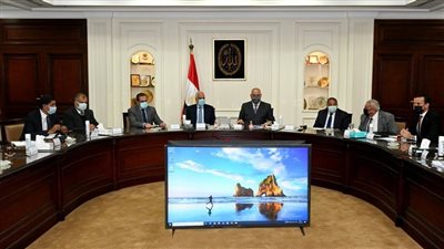 وزير الإسكان يستعرض خطط تطوير المنطقة المحيطة بالمتحف المصري الكبير