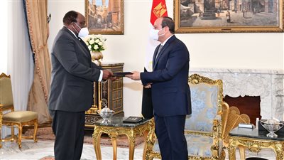 السيسي يبحث مع مبعوث رئيس زيمبابوي تعزيز آليات العمل الأفريقي المشترك