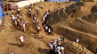 فيديو.. هندي يدخل 