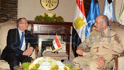 رئيس الأركان يلتقي المبعوث الأممي لدعم ليبيا (صور)