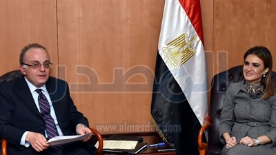 سحر نصر تبحث مع رئيس 