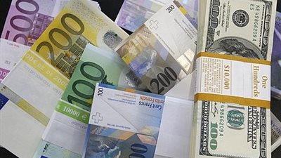 اليورو يرتفع أمام الدولار والين في التعاملات المبكرة